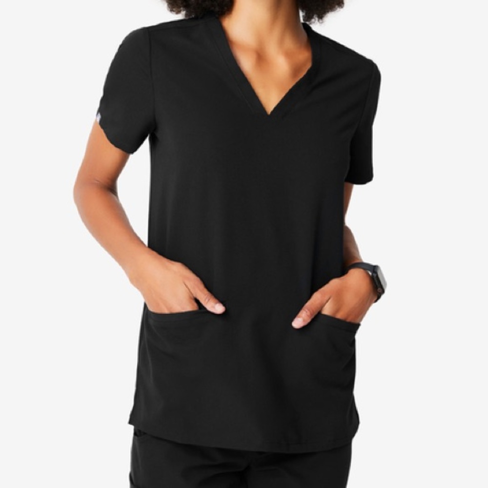 FIGS Casma Three-Pocket Scrub Top Black Short Sleeve Tailored Fit Size Medium